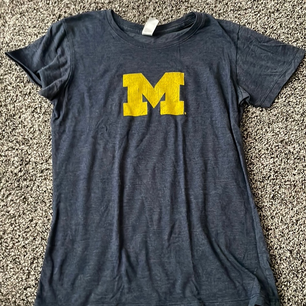 Cute fit michigan top